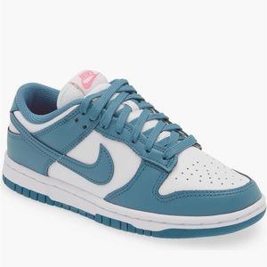 Nike Dunk Low women’s 7.5